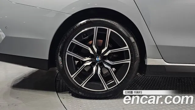 BMW 7-Series 7 серия (G70) 740i sDrive M Sport — Фото автомобиля 5