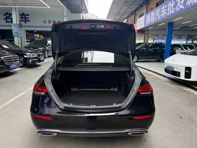 Mercedes-Benz E-Class — Фото автомобиля 20