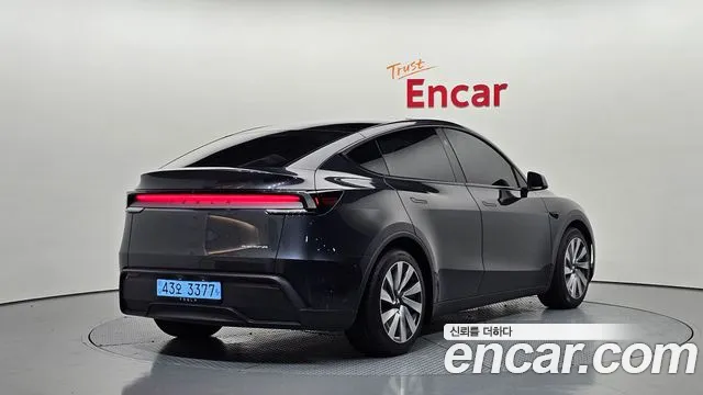 Tesla Model Y — Фото автомобиля 2