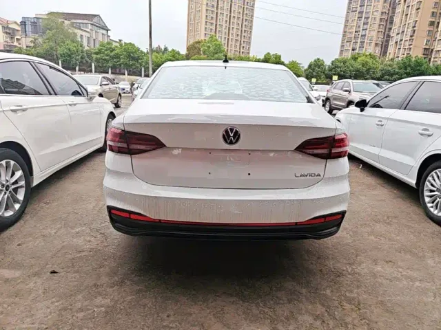 Volkswagen Lavida — Фото автомобиля 5