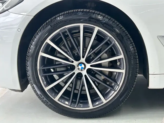 BMW 5 Series — Фото автомобиля 15