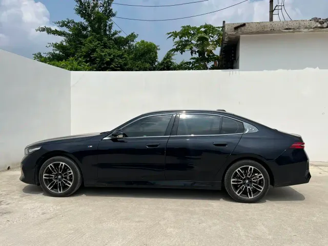 BMW 5 Series — Фото автомобиля 5