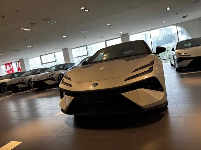 Lotus Emeya — Фото автомобиля 2
