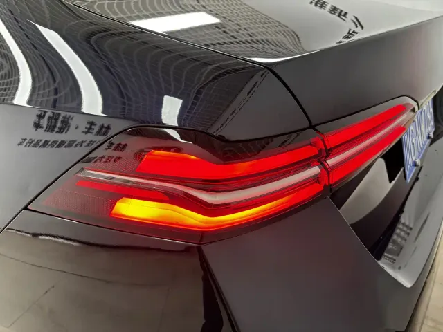 BMW 5 Series — Фото автомобиля 9
