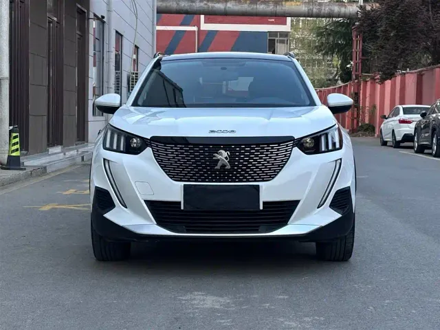 Peugeot 2008 — Фото автомобиля 3