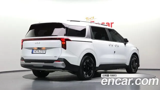 Kia Carnival — Фото автомобиля 2
