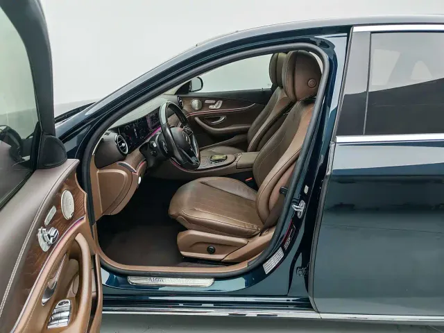 Mercedes-Benz E-Class — Фото автомобиля 5