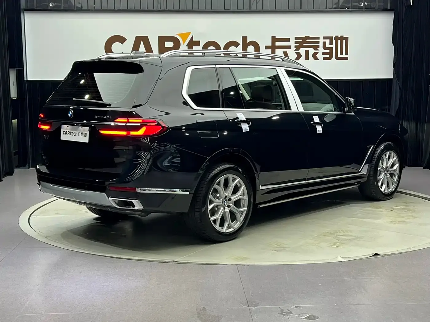 BMW BMW X7 2024 xDrive40i Leading Luxury Package — Фото автомобиля 6