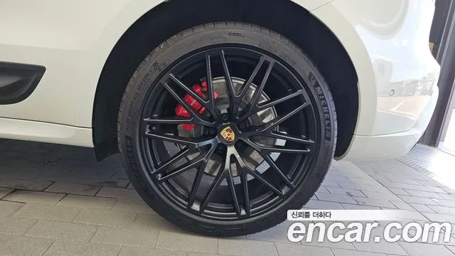 Porsche Macan — Фото автомобиля 21