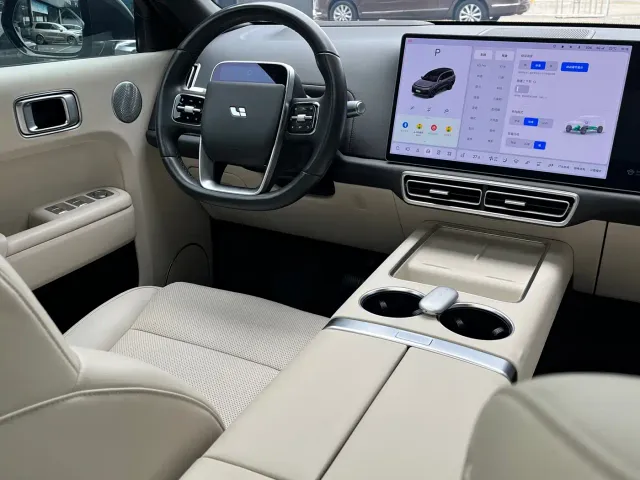 Li Auto L9 — Фото автомобиля 11