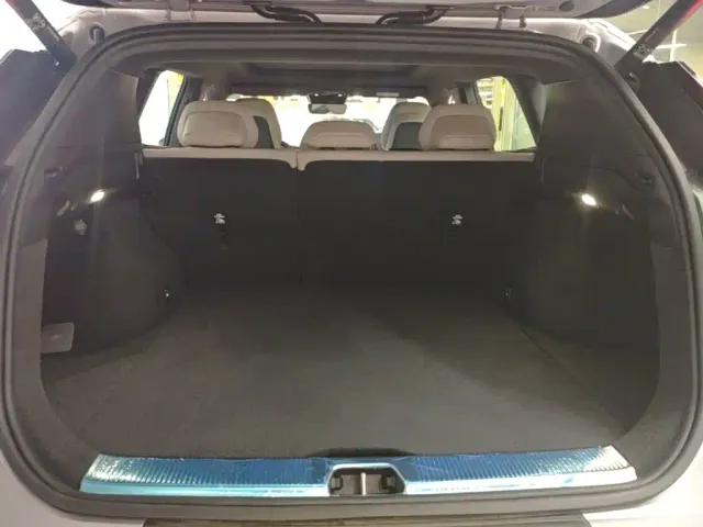 Volvo XC70 Plug-in Hybrid — Фото автомобиля 18