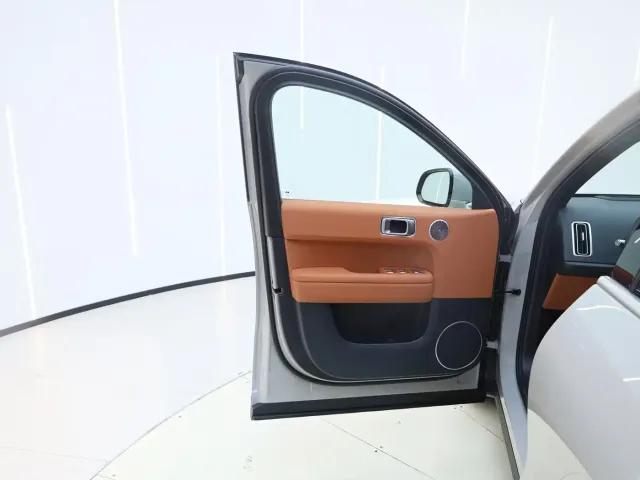 Li Auto L6 — Фото автомобиля 11