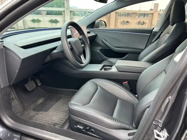 Tesla Model 3 — Фото автомобиля 9