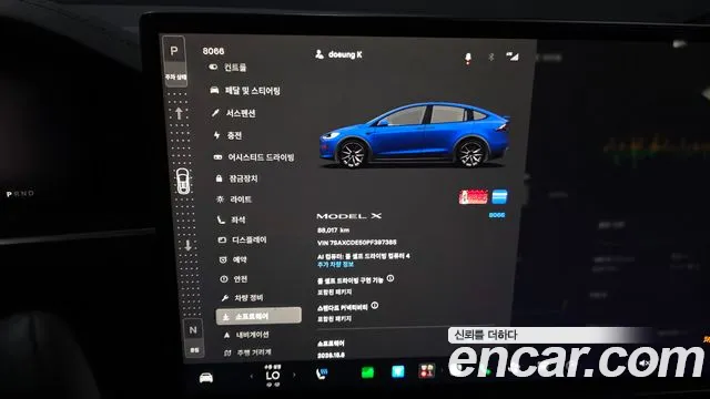 Tesla Model X — Фото автомобиля 27