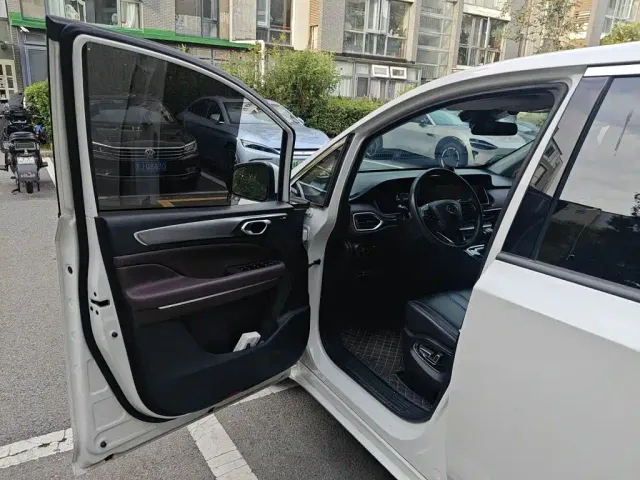 GAC Trumpchi M6 — Фото автомобиля 13