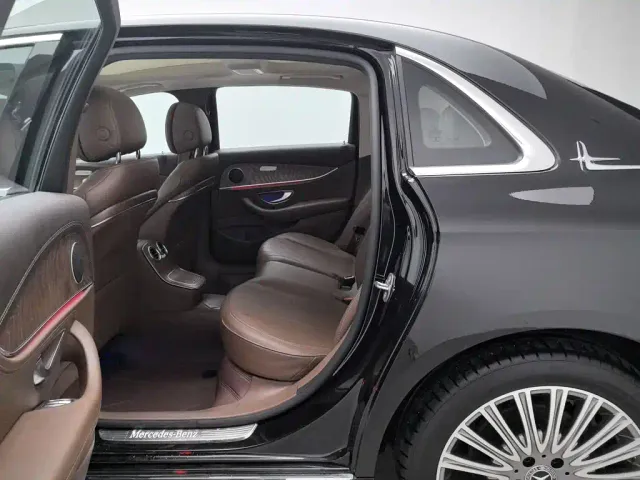 Mercedes-Benz E-Class — Фото автомобиля 15