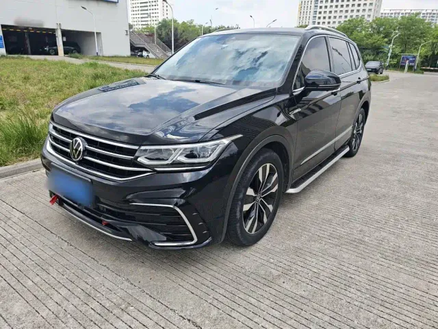 Фотография автомобиля — Volkswagen Tiguan L