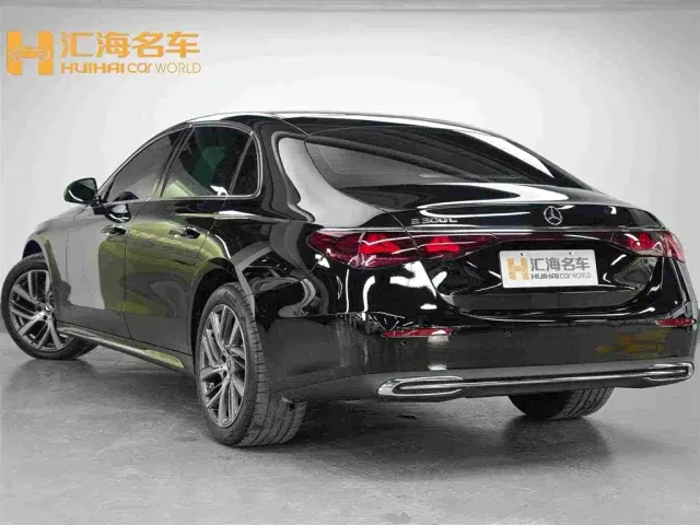 Mercedes-Benz E-Class — Фото автомобиля 4