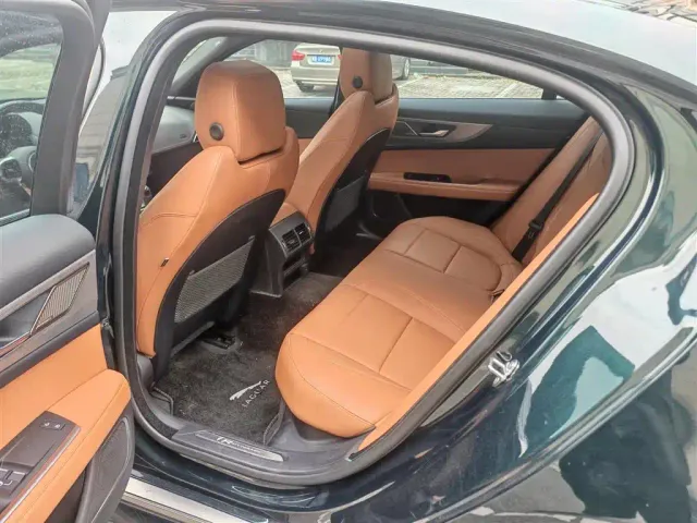 Jaguar XEL — Фото автомобиля 8