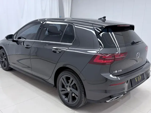Volkswagen Golf — Фото автомобиля 6