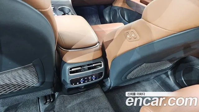 Genesis GV70 — Фото автомобиля 30
