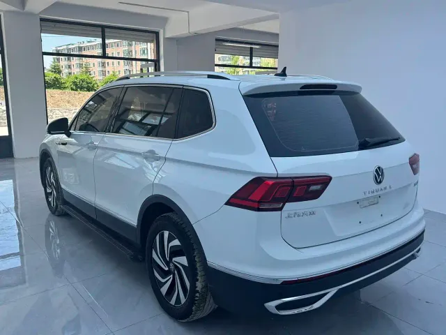 Volkswagen Tiguan L — Фото автомобиля 3