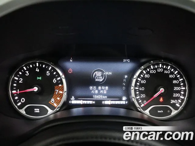Jeep Renegade — Фото автомобиля 8