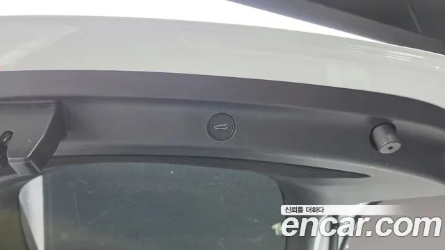 Tesla Model Y — Фото автомобиля 18