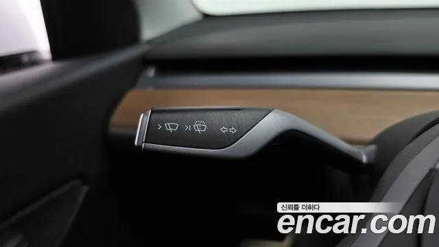Tesla Model Y — Фото автомобиля 19
