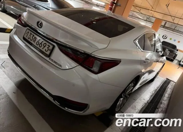 Lexus ES 7th Gen — Фото автомобиля 4