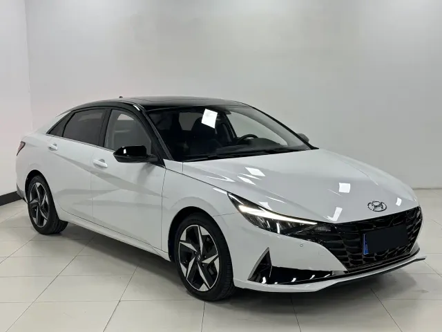 Hyundai Elantra — Фото автомобиля 3