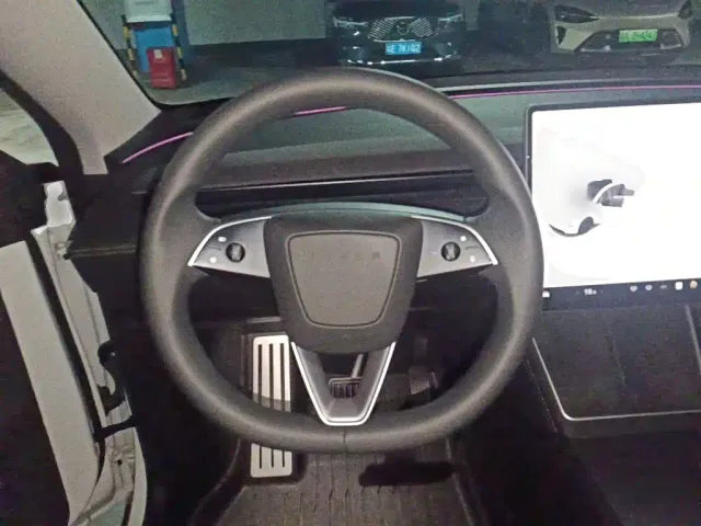 Tesla Model Y — Фото автомобиля 2