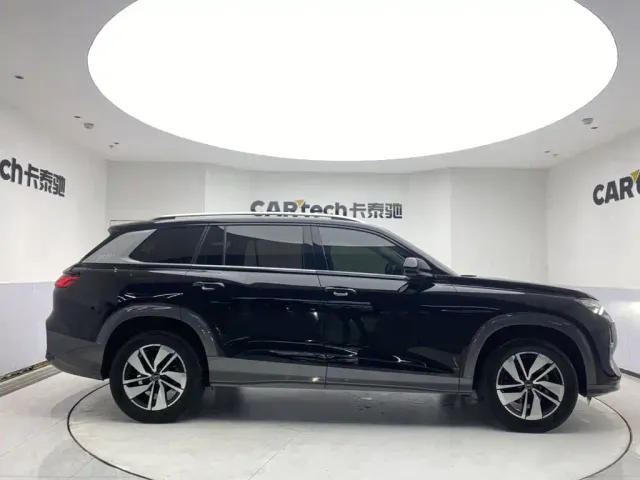 Audi Q6 — Фото автомобиля 4