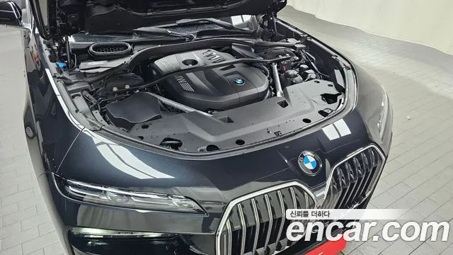 BMW 7-Series 7 серия (G70) 740i sDrive M Sport — Фото автомобиля 6