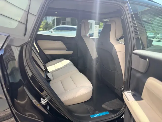 Volvo XC70 Plug-in Hybrid — Фото автомобиля 13