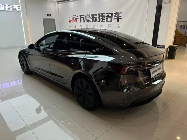 Tesla Model 3 — Фото автомобиля 7