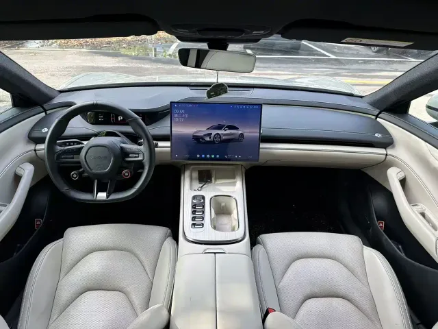 Xiaomi SU7 — Фото автомобиля 5