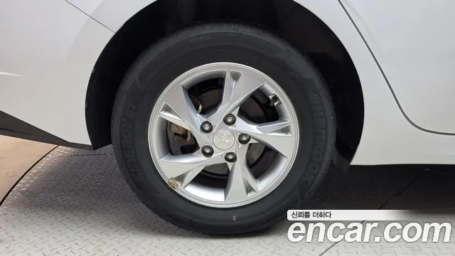 Hyundai Avante — Фото автомобиля 5