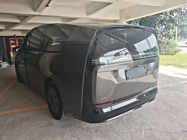 Li Auto MEGA — Фото автомобиля 4