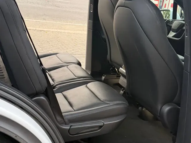 Tesla Model X — Фото автомобиля 14