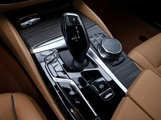 BMW 5 Series — Фото автомобиля 10