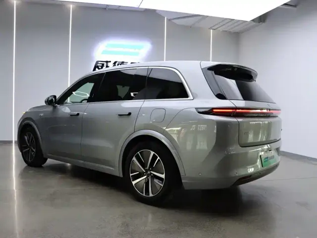 Li Auto L8 — Фото автомобиля 3