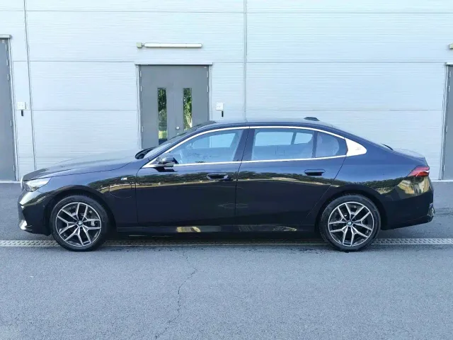 BMW i5 — Фото автомобиля 2