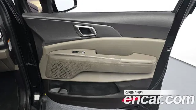 Kia Carnival Generation 4 — Фото автомобиля 12