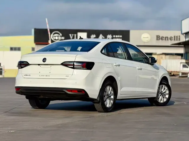 Volkswagen Lavida — Фото автомобиля 6