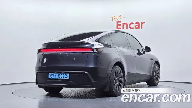 Tesla Model Y — Фото автомобиля 2