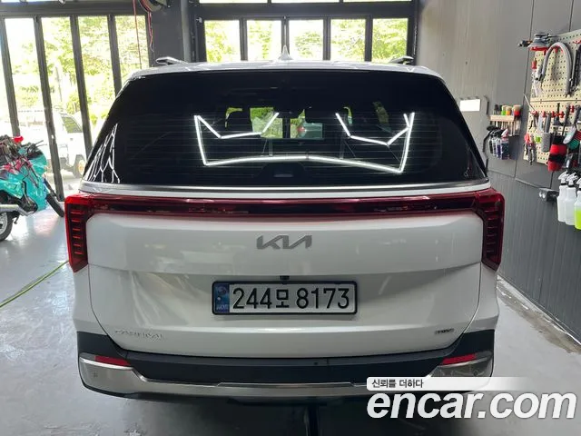 Kia Carnival Generation 4 — Фото автомобиля 4
