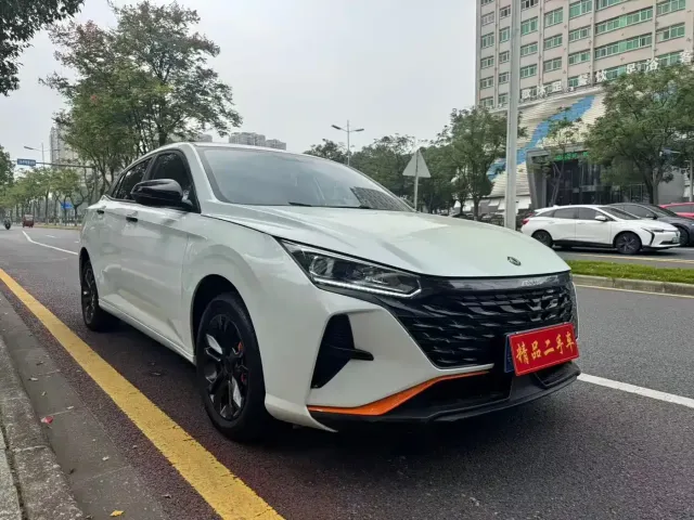 Dongfeng Yixuan — Фото автомобиля 3