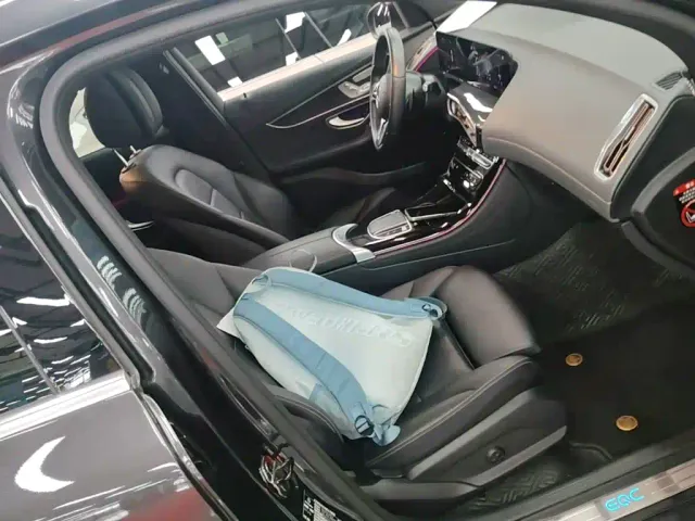 Mercedes-Benz EQC — Фото автомобиля 19