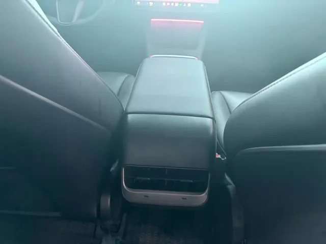 Tesla Model 3 — Фото автомобиля 19